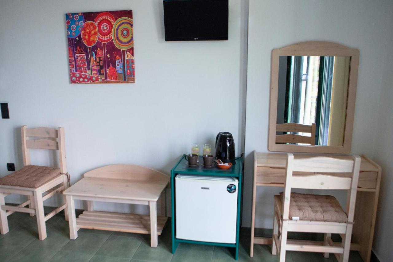 Eri Rooms To Let Raches  エクステリア 写真