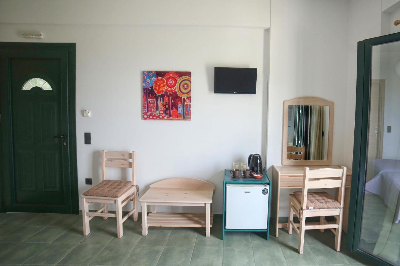 Eri Rooms To Let Raches  エクステリア 写真