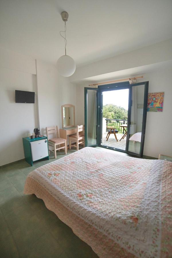 Eri Rooms To Let Raches  エクステリア 写真
