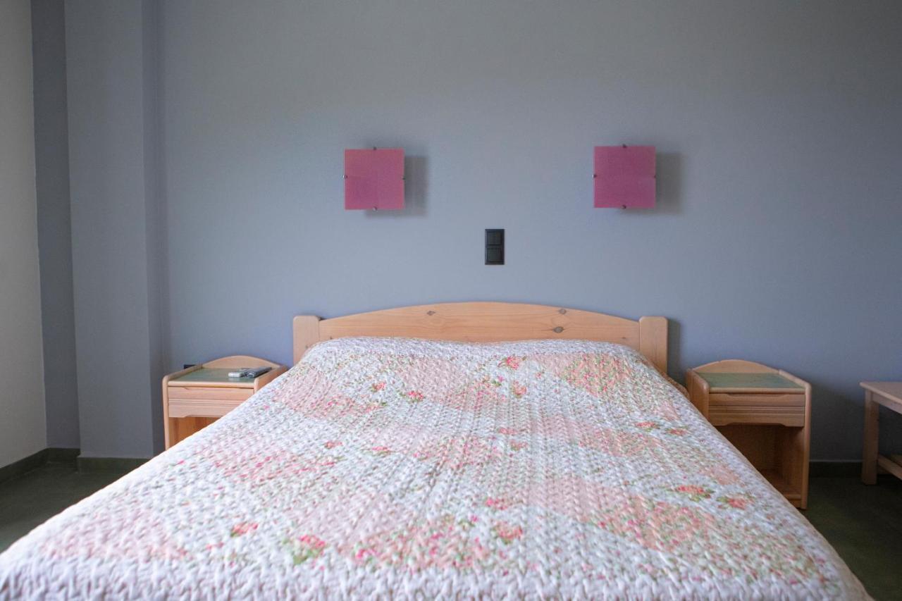 Eri Rooms To Let Raches  エクステリア 写真