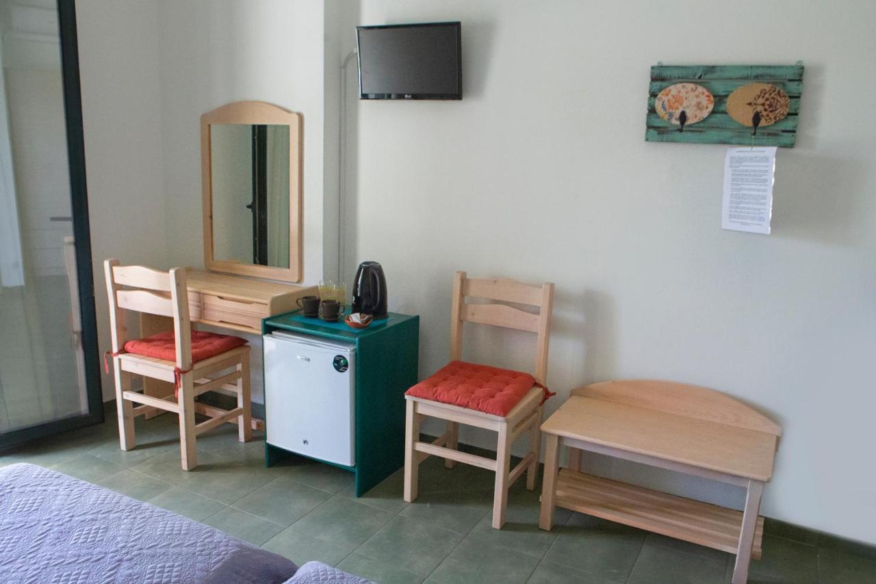 Eri Rooms To Let Raches  エクステリア 写真